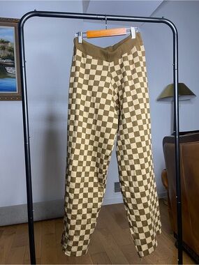 Men’s Checkerboard Knit Joggers in Brown and Cream